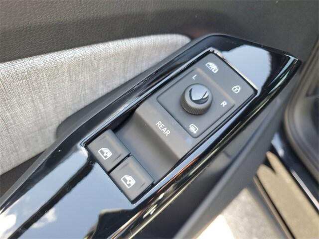 new 2025 Volkswagen ID.4 car, priced at $40,635