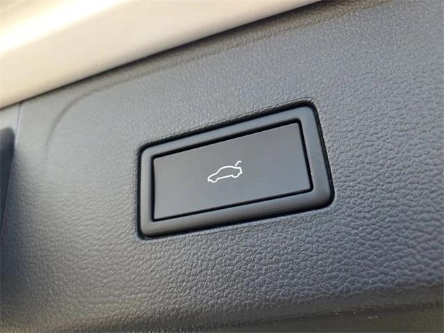 new 2026 Volkswagen Atlas car, priced at $54,081