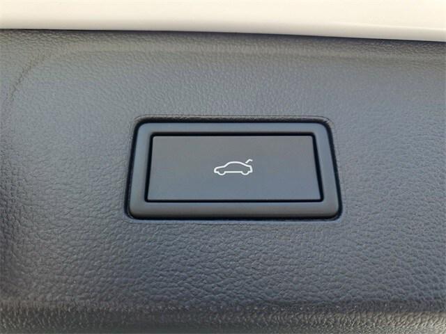 new 2026 Volkswagen Atlas car, priced at $44,487