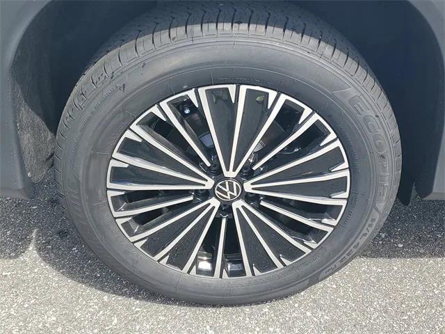 new 2025 Volkswagen Tiguan car, priced at $28,599