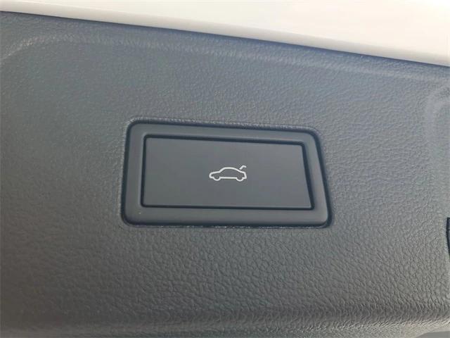 new 2026 Volkswagen Atlas car, priced at $42,943