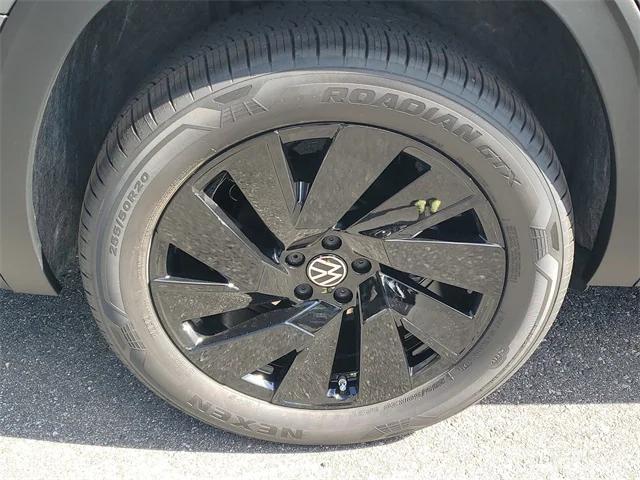 new 2026 Volkswagen Atlas car, priced at $44,553