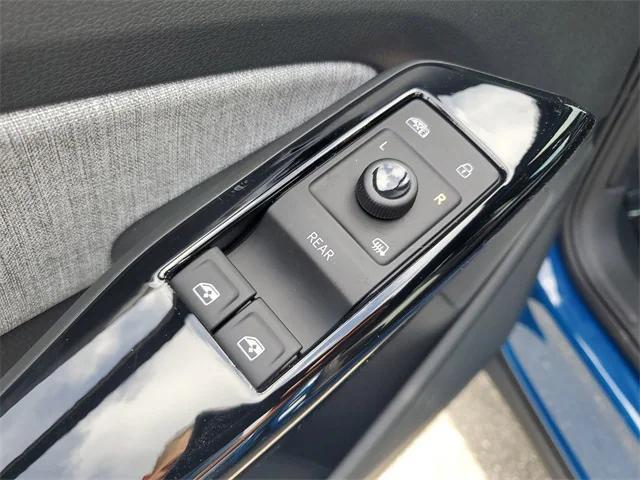 new 2025 Volkswagen ID.4 car, priced at $40,391