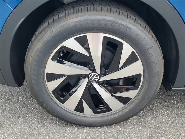 new 2025 Volkswagen ID.4 car, priced at $40,391
