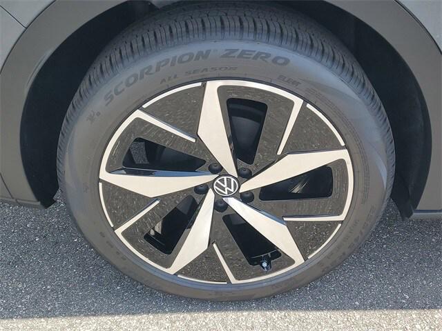 new 2025 Volkswagen ID.4 car, priced at $45,571