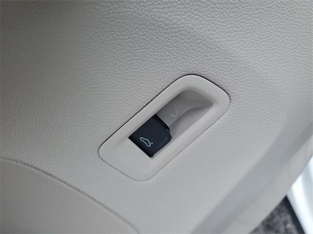 new 2026 Volkswagen Atlas car, priced at $44,487