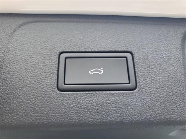 new 2026 Volkswagen Atlas car, priced at $44,487