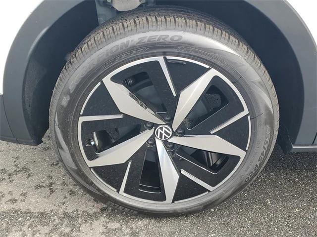 new 2025 Volkswagen ID.4 car, priced at $49,783