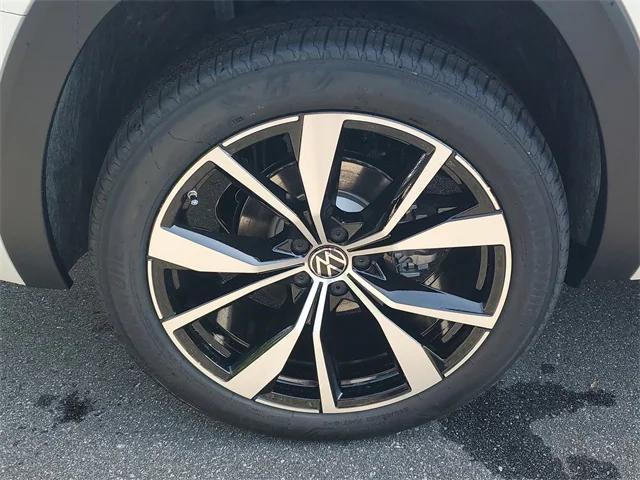 new 2025 Volkswagen Atlas car, priced at $52,880
