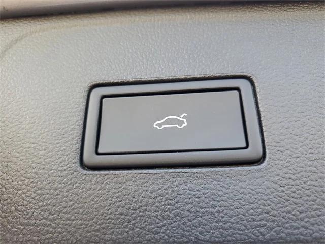 new 2026 Volkswagen Atlas car, priced at $44,684