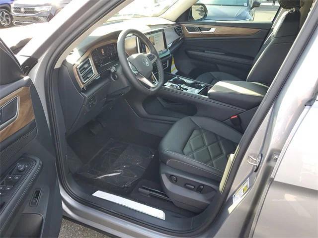 new 2026 Volkswagen Atlas car, priced at $44,684