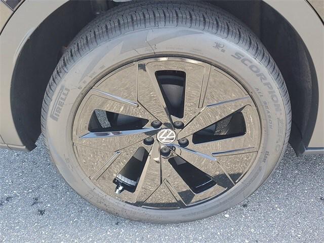 new 2025 Volkswagen ID.4 car, priced at $49,945