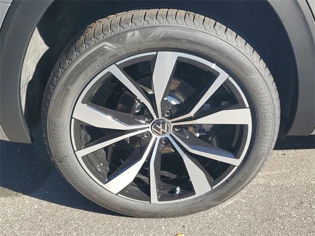 new 2026 Volkswagen Atlas car, priced at $54,144