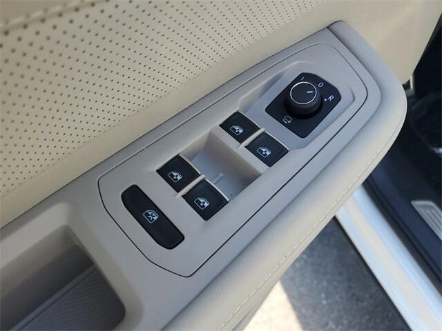 new 2025 Volkswagen Atlas car, priced at $52,310