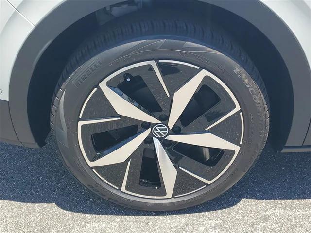 new 2025 Volkswagen ID.4 car, priced at $46,007