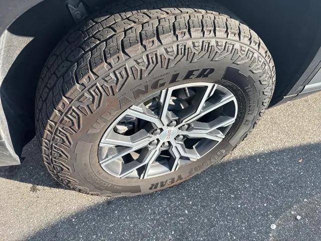used 2024 GMC Acadia car, priced at $43,999