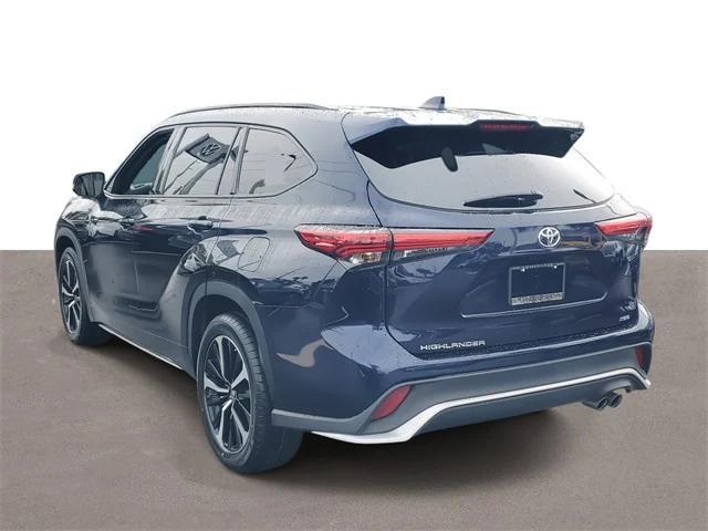 used 2022 Toyota Highlander car, priced at $32,988