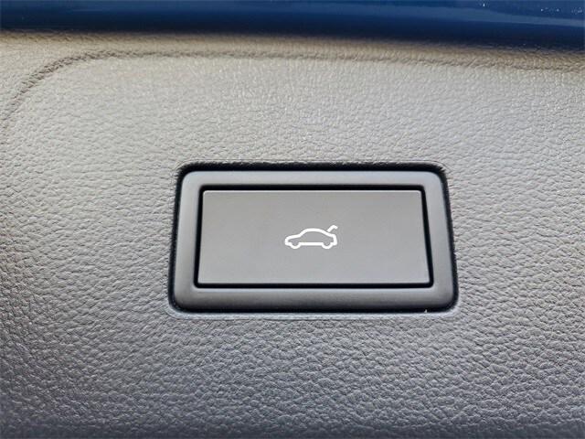 new 2026 Volkswagen Atlas car, priced at $44,648