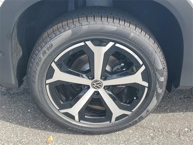 new 2025 Volkswagen Tiguan car, priced at $32,608