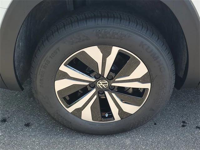 new 2025 Volkswagen Atlas car, priced at $37,609