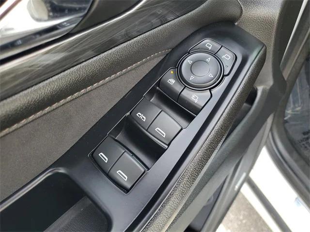 used 2023 Chevrolet Traverse car, priced at $38,999