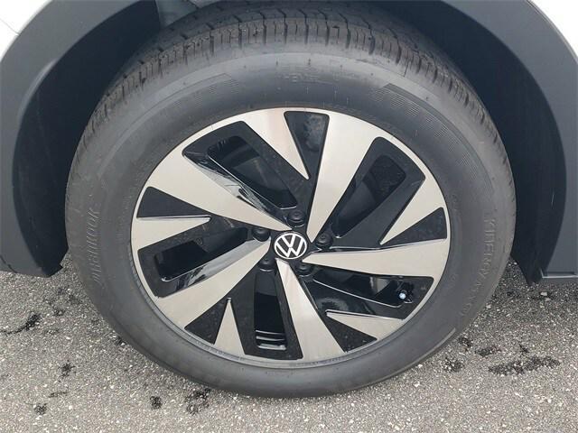 new 2025 Volkswagen ID.4 car, priced at $40,635