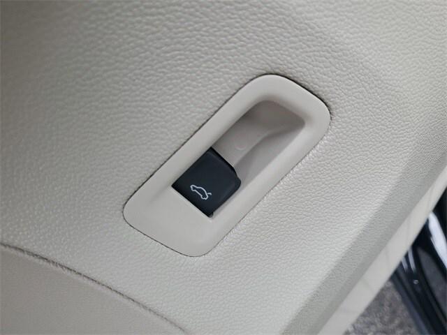 new 2026 Volkswagen Atlas car, priced at $44,050