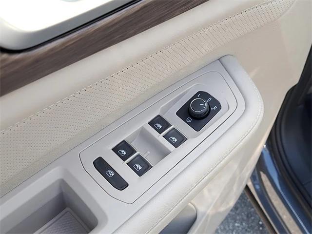 new 2025 Volkswagen Atlas car, priced at $50,810