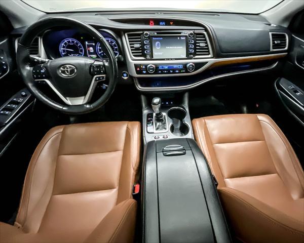 used 2019 Toyota Highlander car, priced at $27,301