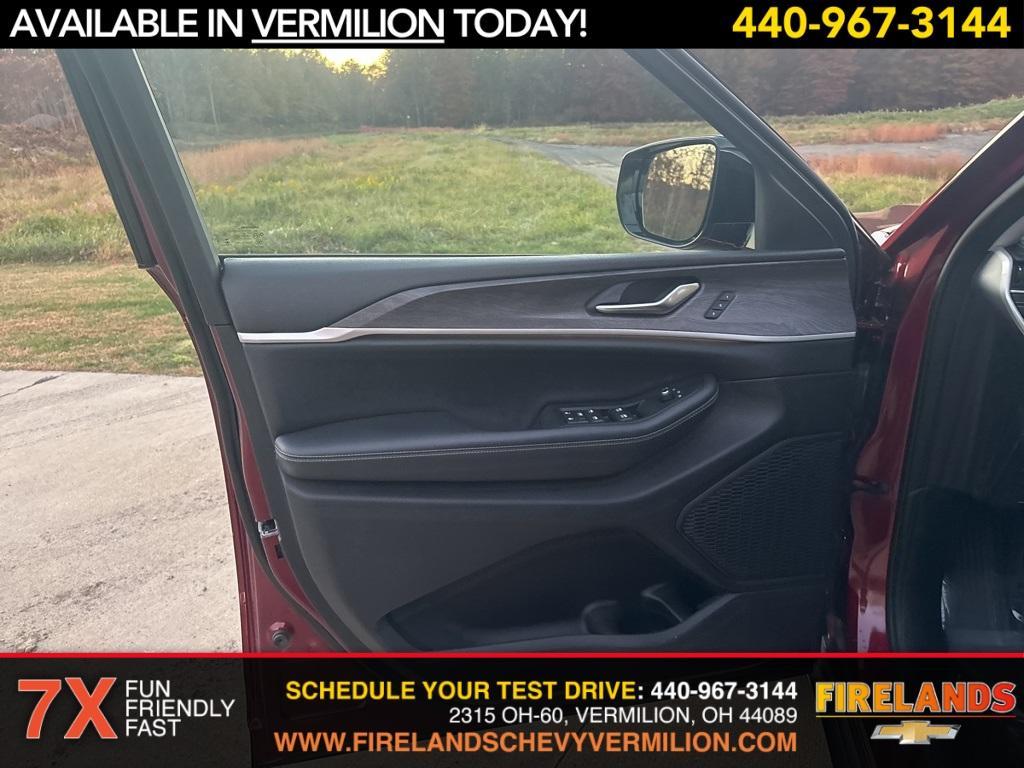 used 2023 Jeep Grand Cherokee car, priced at $33,250