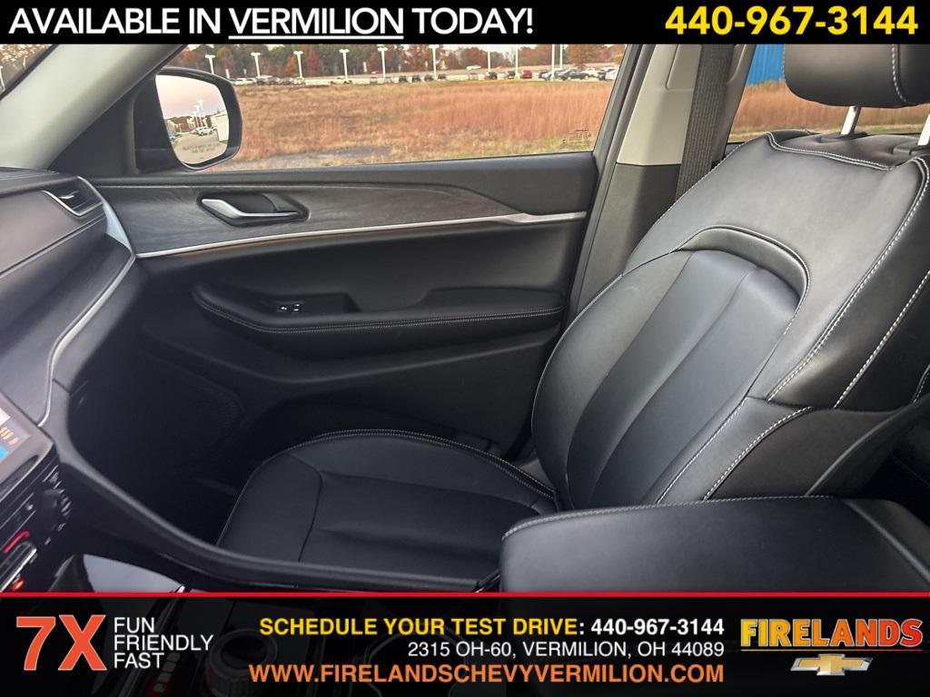 used 2023 Jeep Grand Cherokee car, priced at $33,250