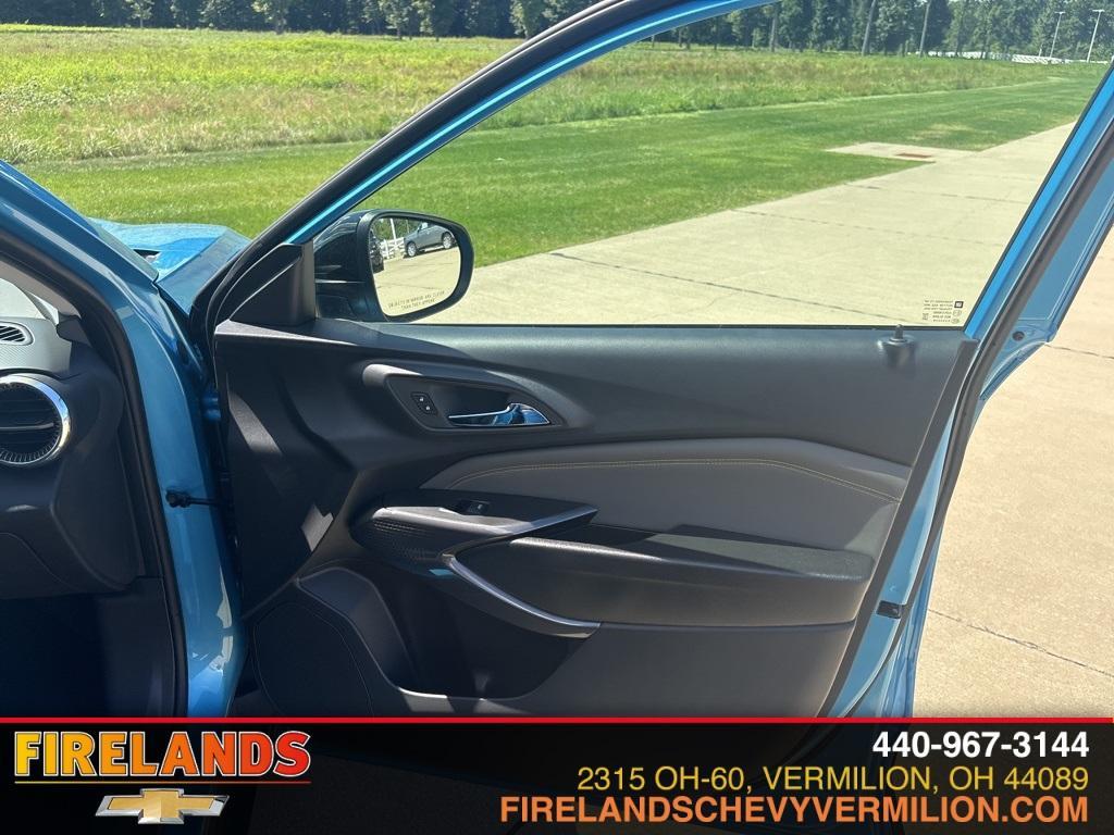 new 2025 Chevrolet Trax car, priced at $27,180