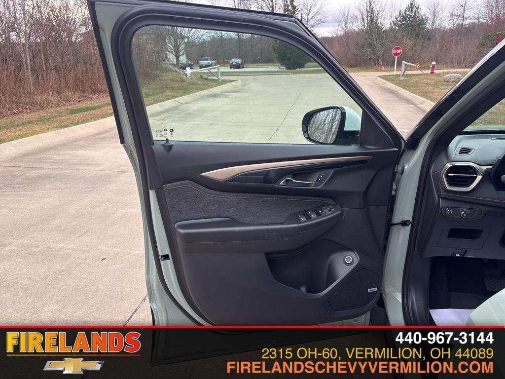 new 2025 Chevrolet TrailBlazer car, priced at $33,450