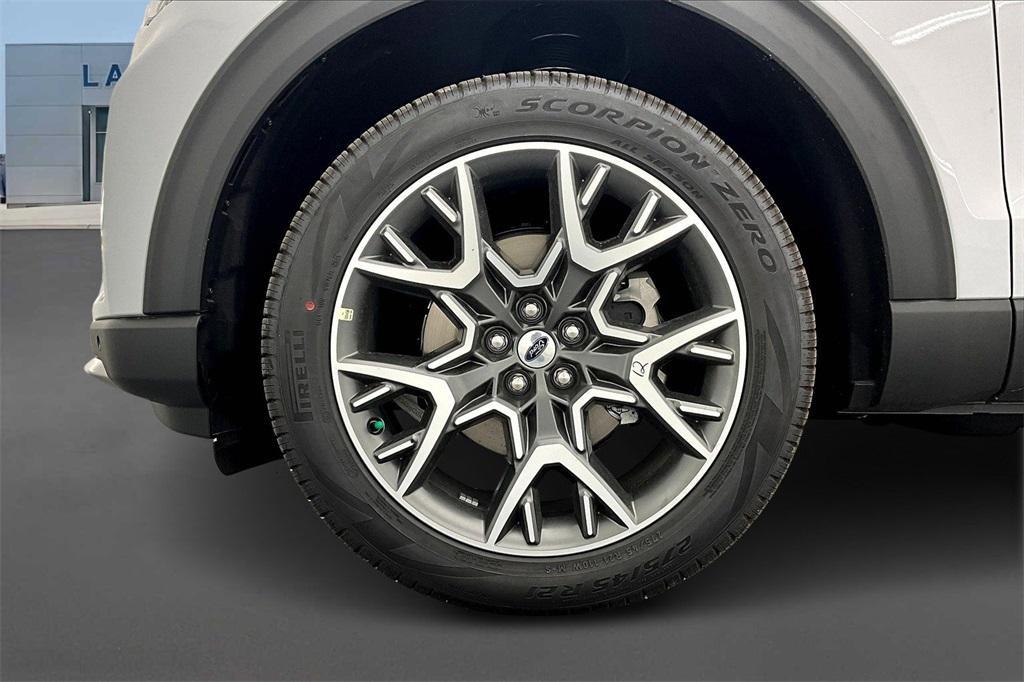 new 2025 Ford Explorer car, priced at $63,415