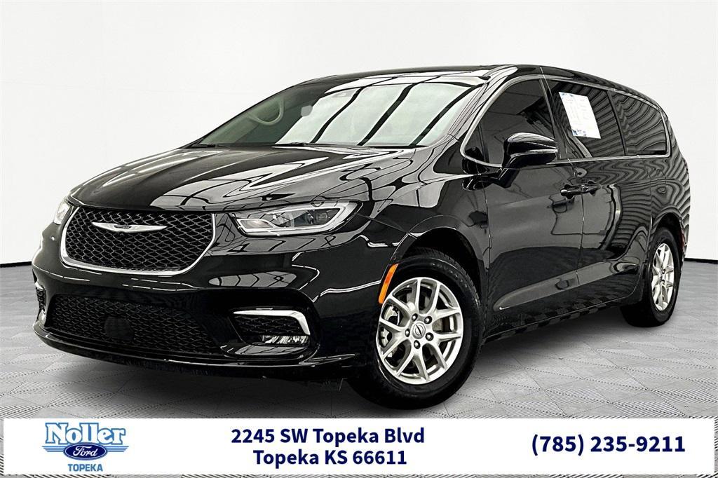used 2024 Chrysler Pacifica car, priced at $32,000