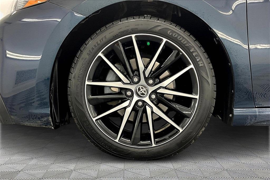 used 2021 Toyota Camry Hybrid car, priced at $18,700