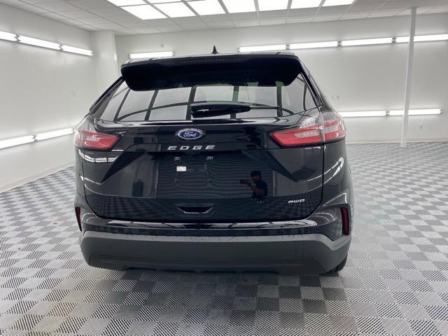 new 2024 Ford Edge car, priced at $32,300