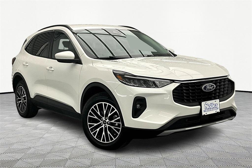 used 2023 Ford Escape car, priced at $28,164