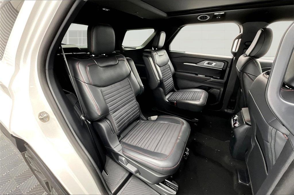 new 2025 Ford Explorer car, priced at $53,382