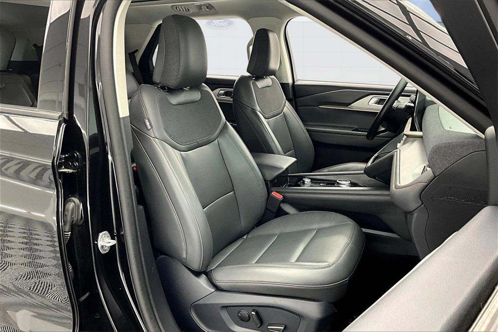 new 2025 Ford Explorer car, priced at $47,402