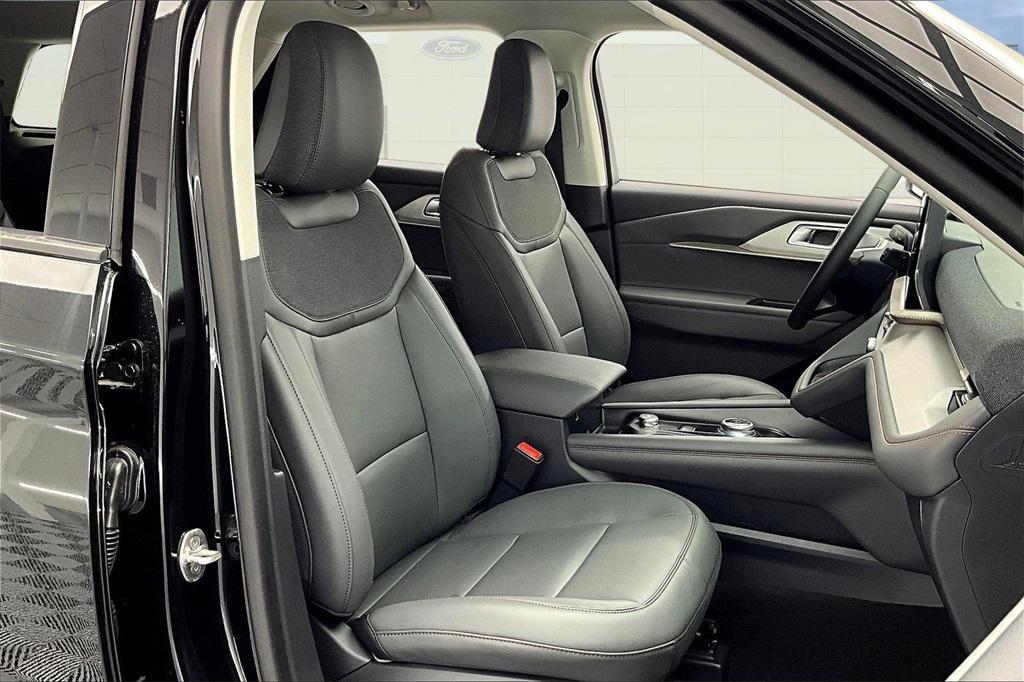 new 2025 Ford Explorer car, priced at $47,382