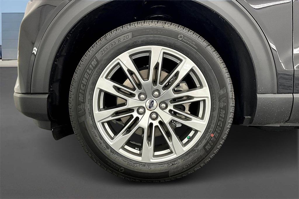 new 2025 Ford Explorer car, priced at $47,382