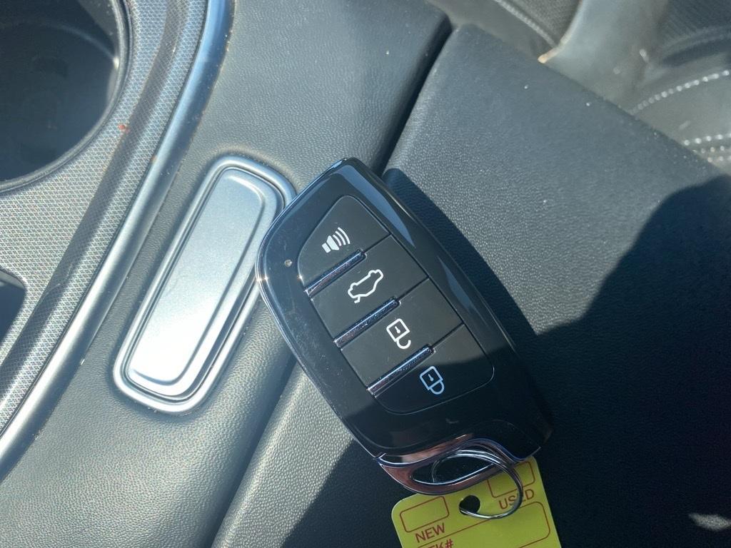 used 2022 Hyundai Santa Fe car, priced at $26,000