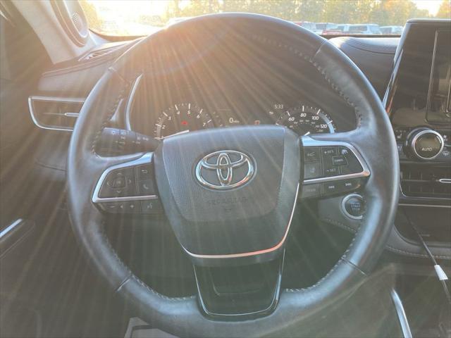 used 2020 Toyota Highlander car, priced at $30,995