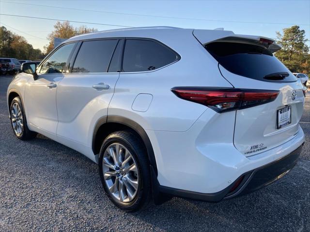 used 2020 Toyota Highlander car, priced at $30,995