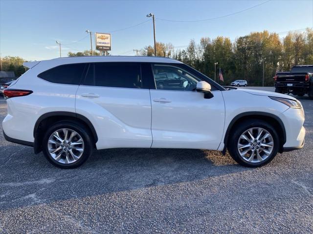 used 2020 Toyota Highlander car, priced at $30,995