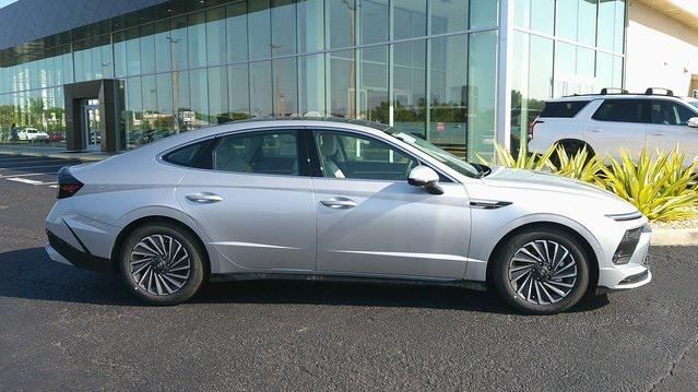 new 2025 Hyundai Sonata Hybrid car, priced at $38,546