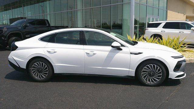 new 2025 Hyundai Sonata Hybrid car, priced at $39,221