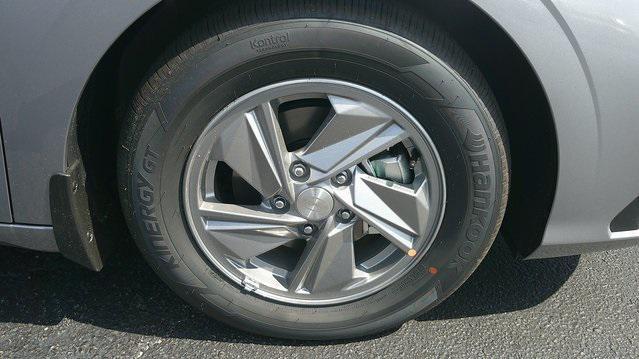 new 2025 Hyundai Elantra car, priced at $23,433