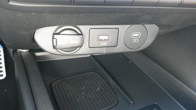 new 2025 Hyundai Elantra car, priced at $24,304